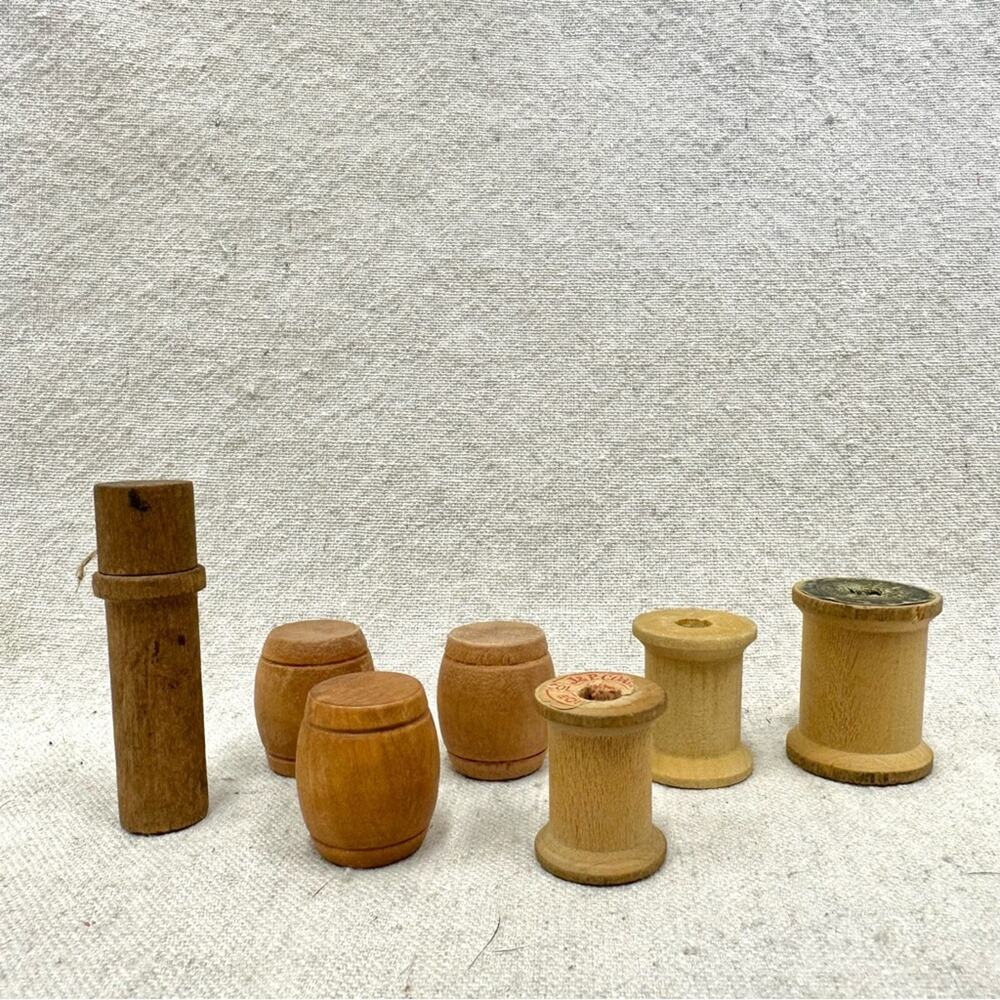 Lot of 7 vintage antique assorted wooden textile spools bobbins spindles